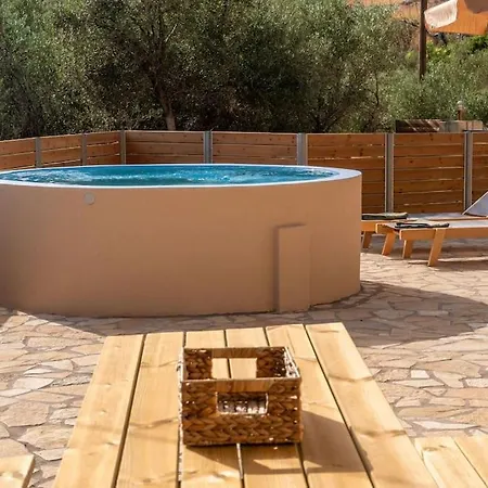 Tzortzatos Tiny Holiday home