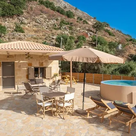 Holiday home Tzortzatos Tiny Kourouklata