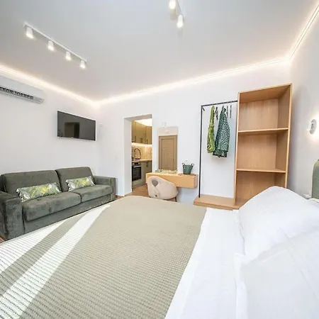 בית נופש Tzortzatos Tiny Kourouklata